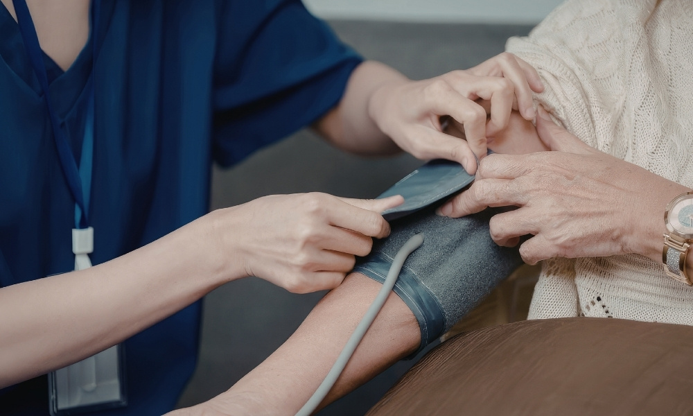 Lưu ý cho người huyết áp thấp trong chuyến bay