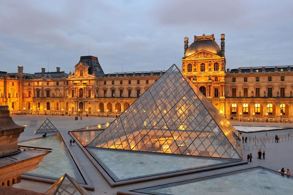 Bảo tàng Louvre top địa điểm không thể bỏ lỡ khi du lịch Pháp