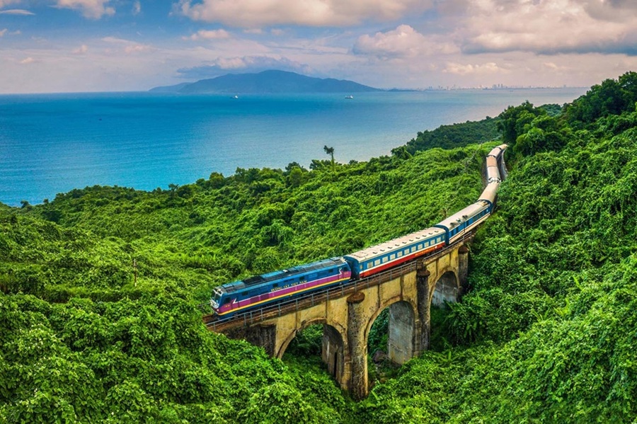 Vé tàu hỏa Huế Đà Nẵng – Trải nghiệm hành trình tuyệt đẹp ven đèo Hải Vân