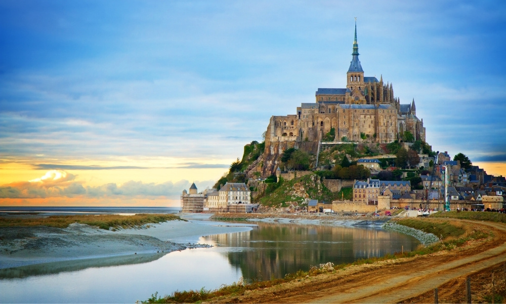 Mont Saint-Michel – Tu viện giữa biển khơi