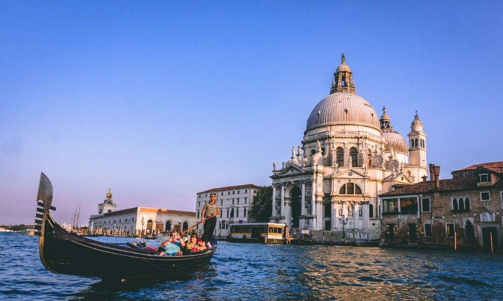 Thông tin chính về đường bay thẳng đến Italy