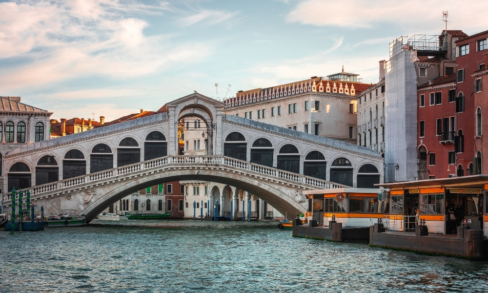 Cầu Rialto những điểm đến nổi bật tại Venice