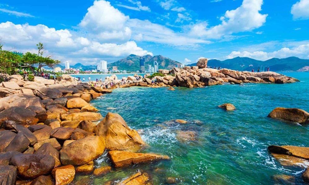 Hòn Chồng du lịch nha trang tháng 8