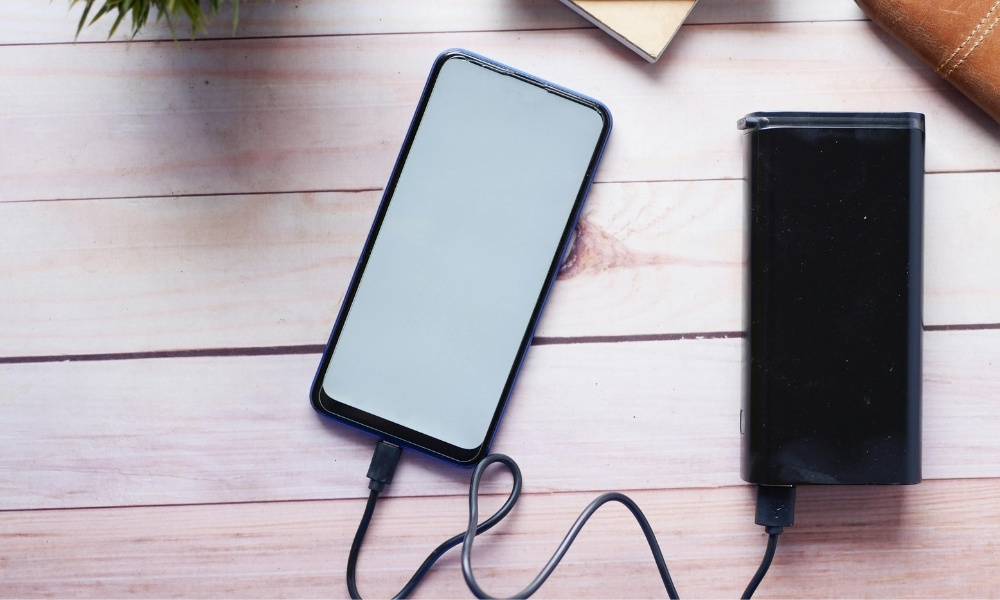 Sạc dự phòng có được mang lên máy bay không?