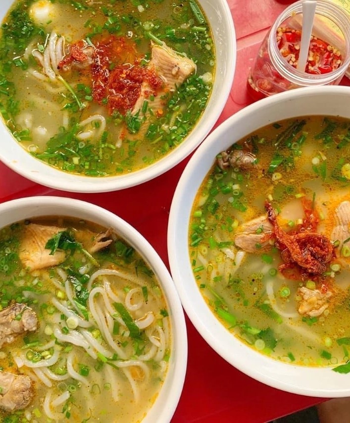 bánh canh cá lóc ở huế