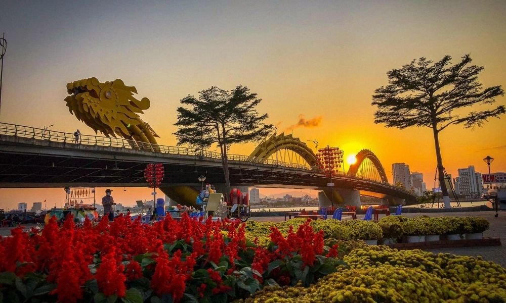 Cầu Rồng biểu tượng của thành phố