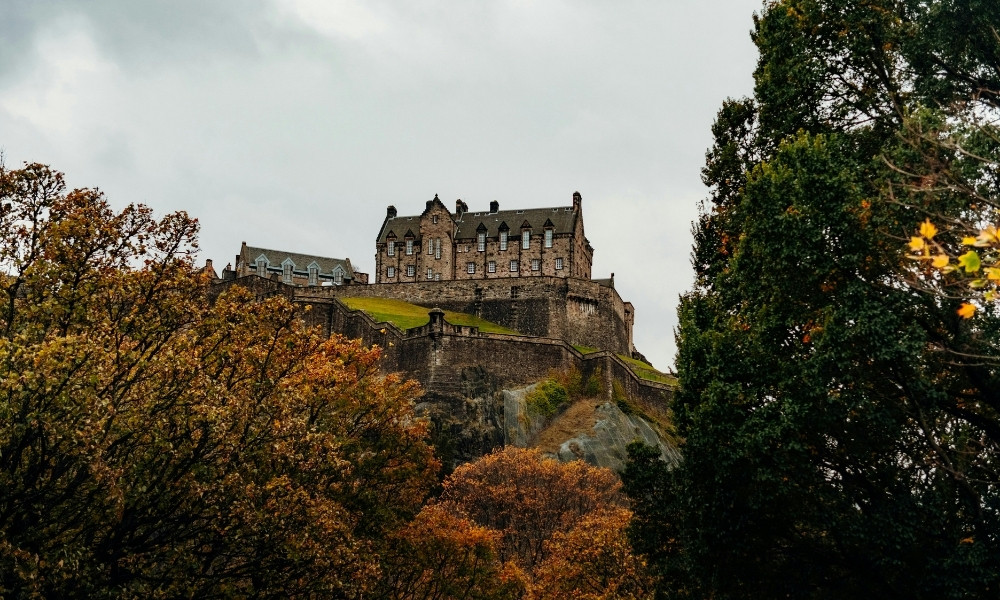 Kinh nghiệm đặt vé máy bay đi Edinburgh tiết kiệm