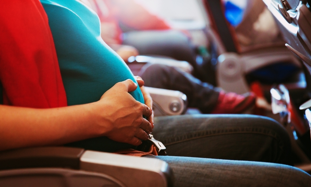 Kinh nghiệm giúp phụ nữ mang thai đi máy bay an toàn hơn