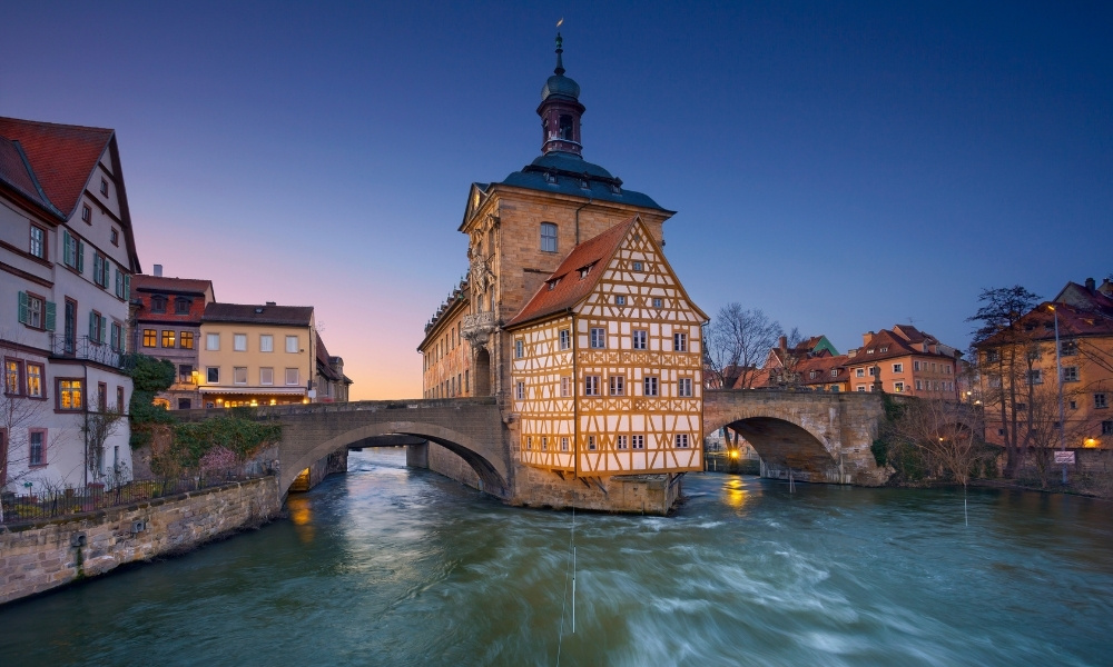Bamberg ở đâu và di chuyển như thế nào bằng đường hàng không?